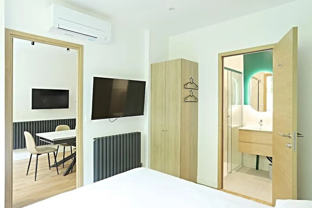 8 Personnes Avec Sauna * Paris