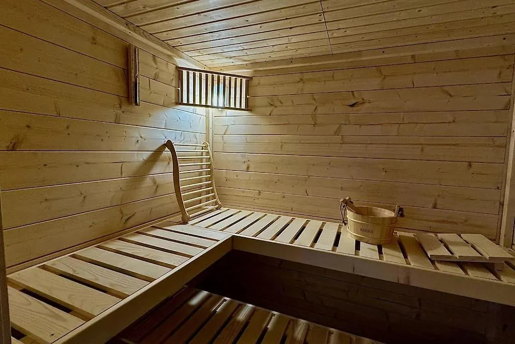 8 Personnes Avec Sauna *